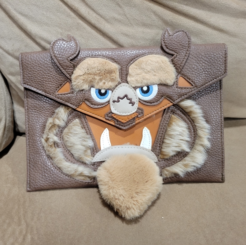 Beauty and the beast: beast clutch